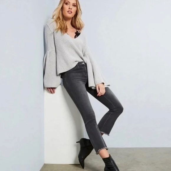 💕FREE PEOPLE Crop Straight Denim Jeans Fray Raw Hem Short High Waisted Hem 28S - Picture 1 of 8